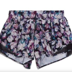 Lululemon Hotty Hot Low-Rise Lined Short 4"